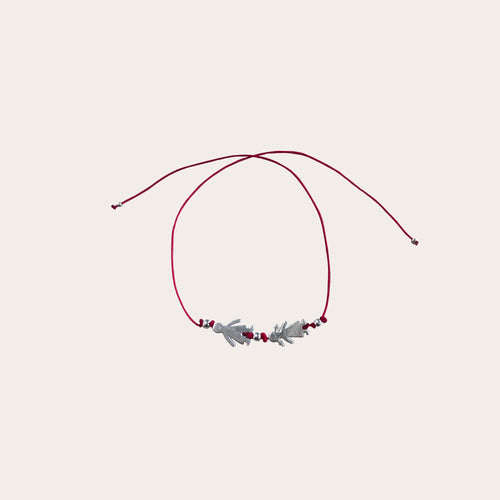 Pulsera hilo rojo con figurita