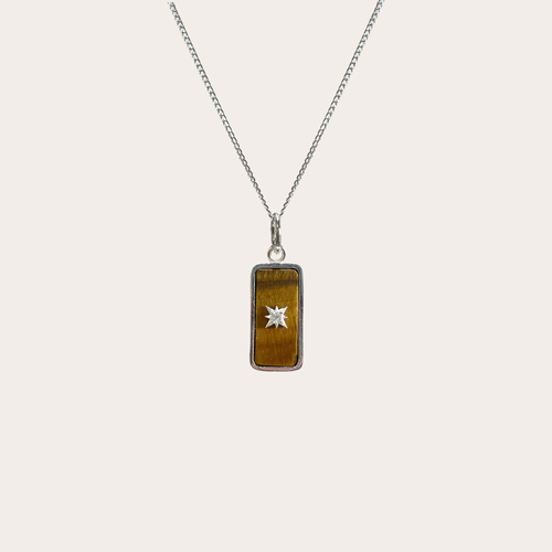 Collar placa de piedra con destello