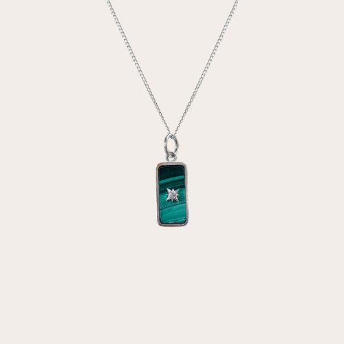 Collar placa de piedra con destello