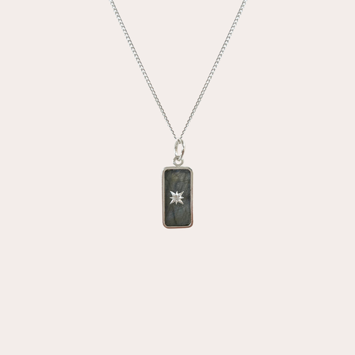 Collar placa de piedra con destello