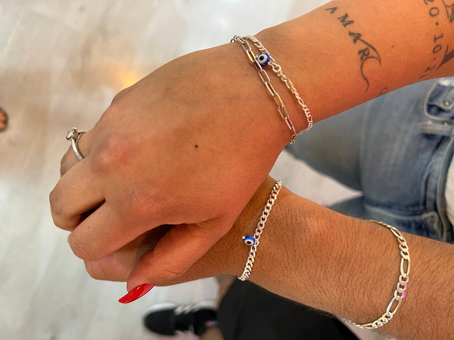 Un lazo que no se rompe: Por qué la Joyería Permanente es el regalo de graduación perfecto para tus besties
