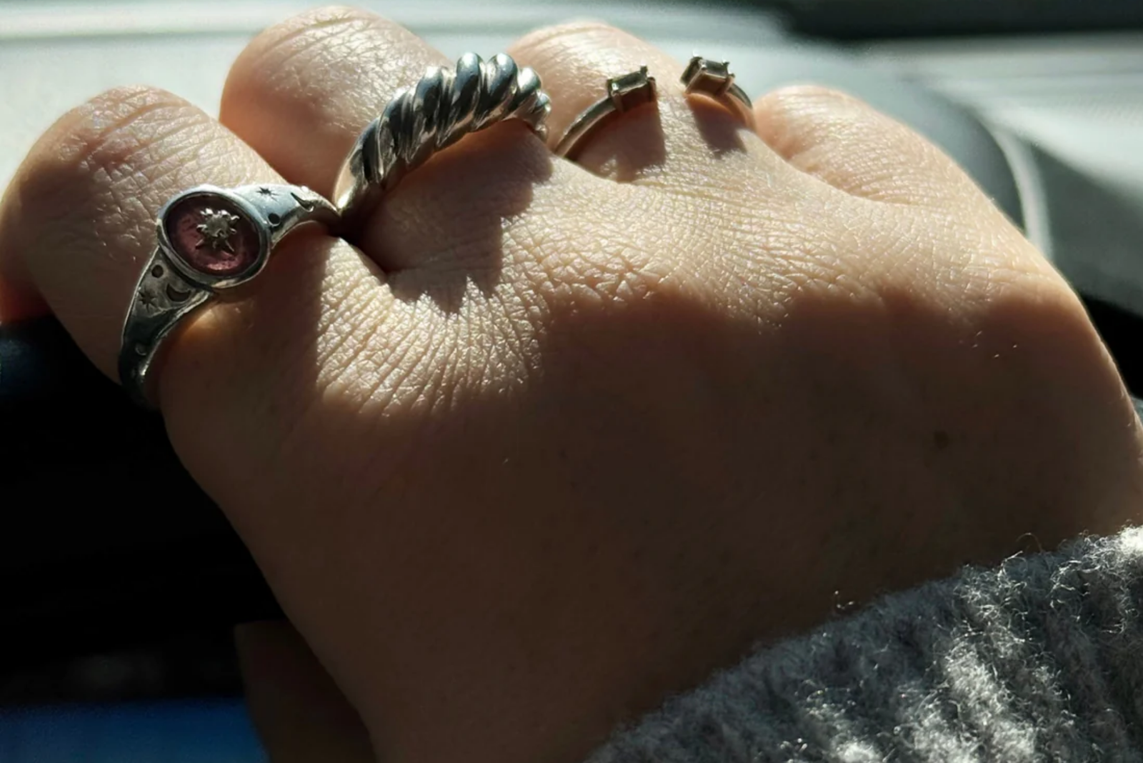 Guía de tallas de anillos. Cómo medir tu dedo en casa sin errores