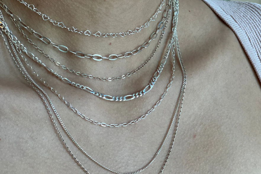 Tendencias Boho Chic 2026: Layering de collares para un look effortless