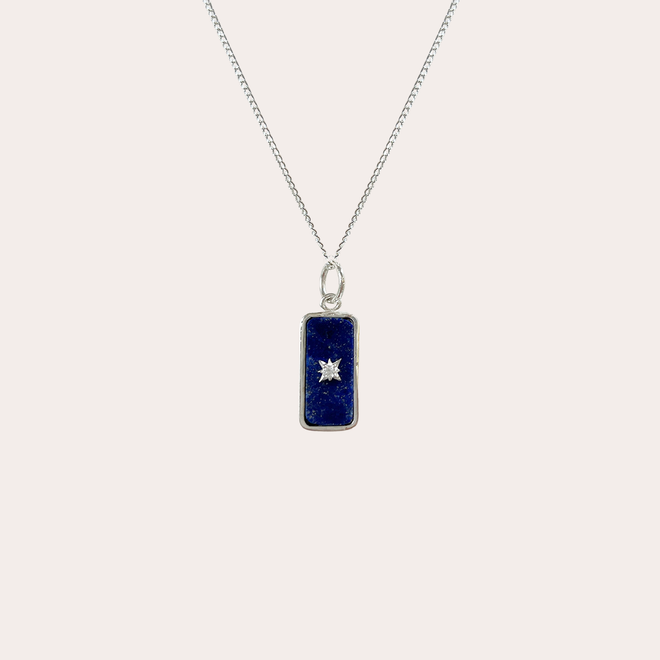 Collar placa de piedra con destello