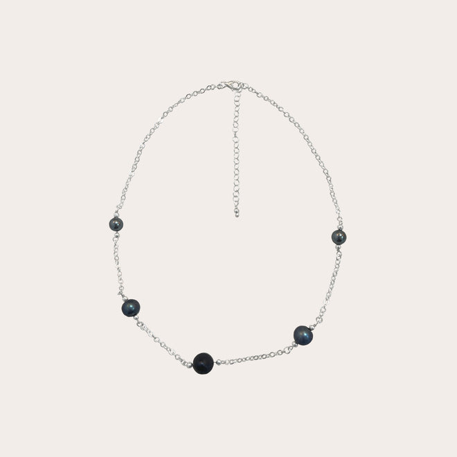 Collar cadena con perlas negras