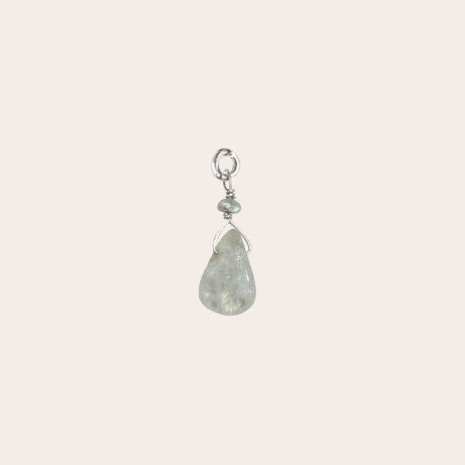 Charm gota con piedra engarzada
