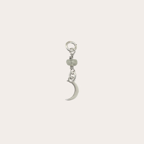 Charm luna con piedra engarzada