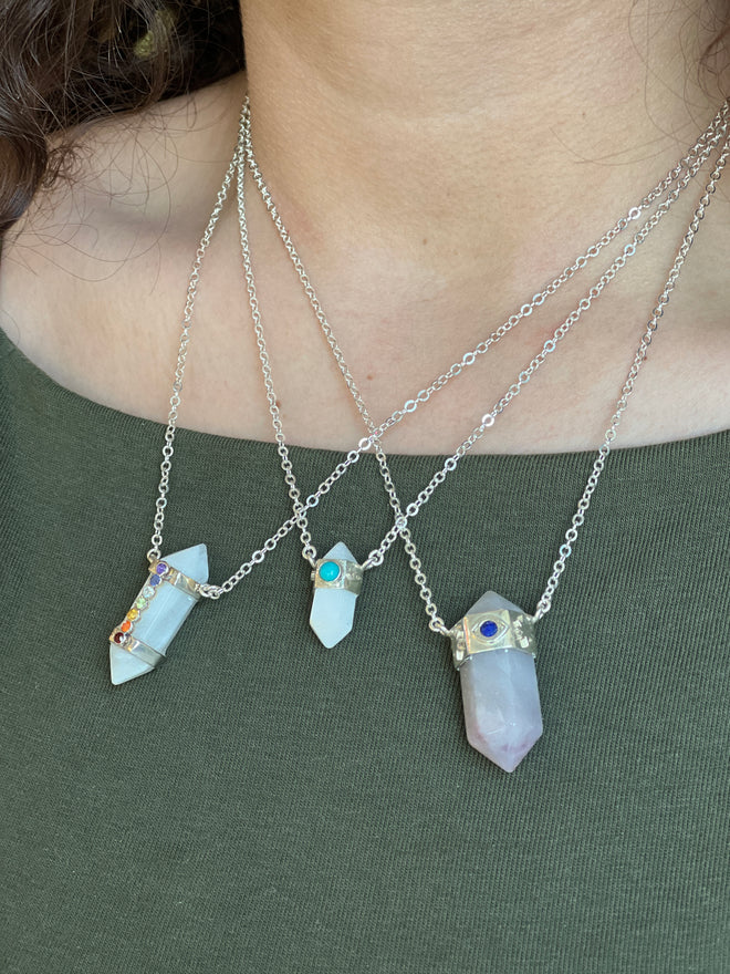 Collar de Cuarzo Rosa con ojito lapislázuli